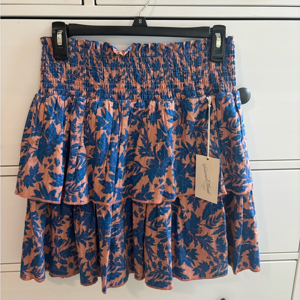 Universal Thread Skirt Ruffle Small